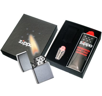 Zippo Lighter antivento : Set regalo Zippo originale (con benzina e  pietrine di ricambio)